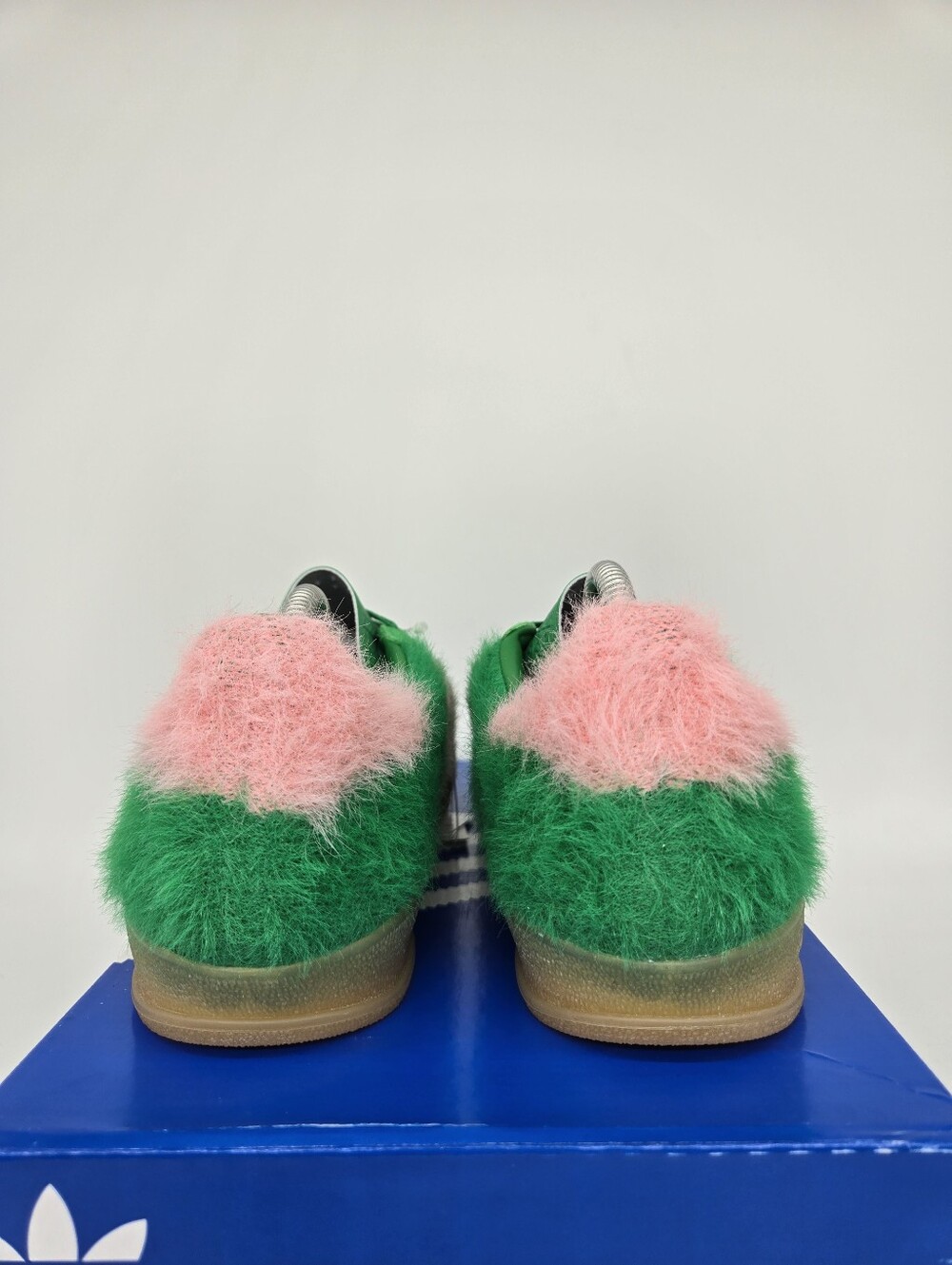 adidas Women's Gazelle Indoor Green Glow Pink Shoes Size 9 - Picture 6 of 8